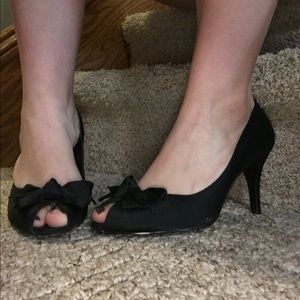 Open toed bow heels!!