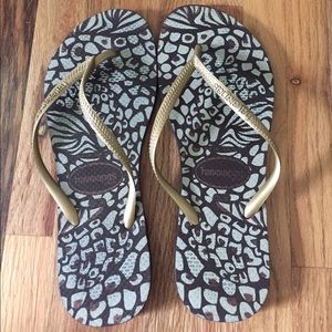 Havaianas - gold & animal print