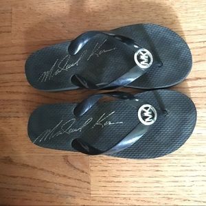 Michael kors flip flops