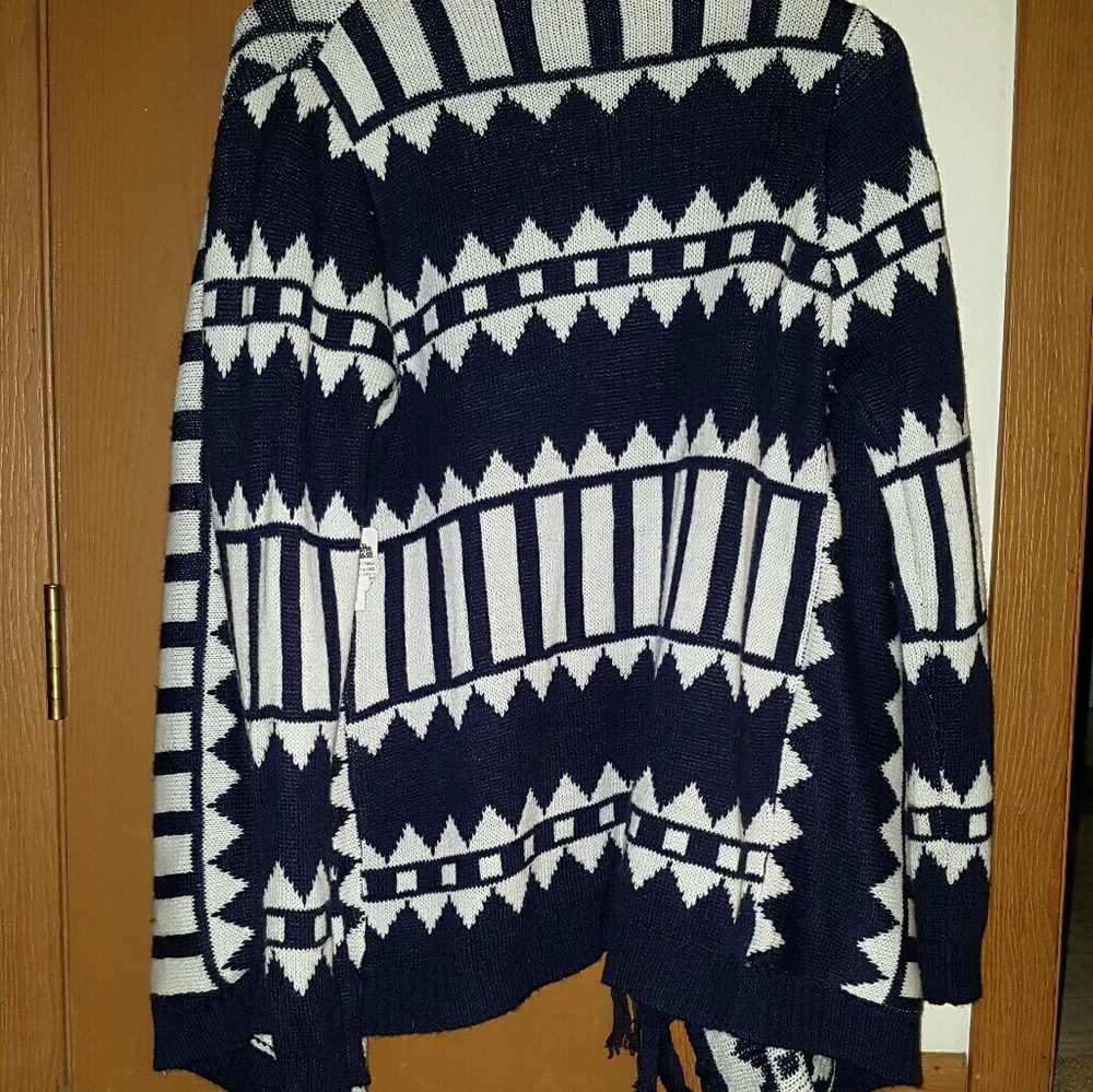 Cardigan. - Picture 2 of 2