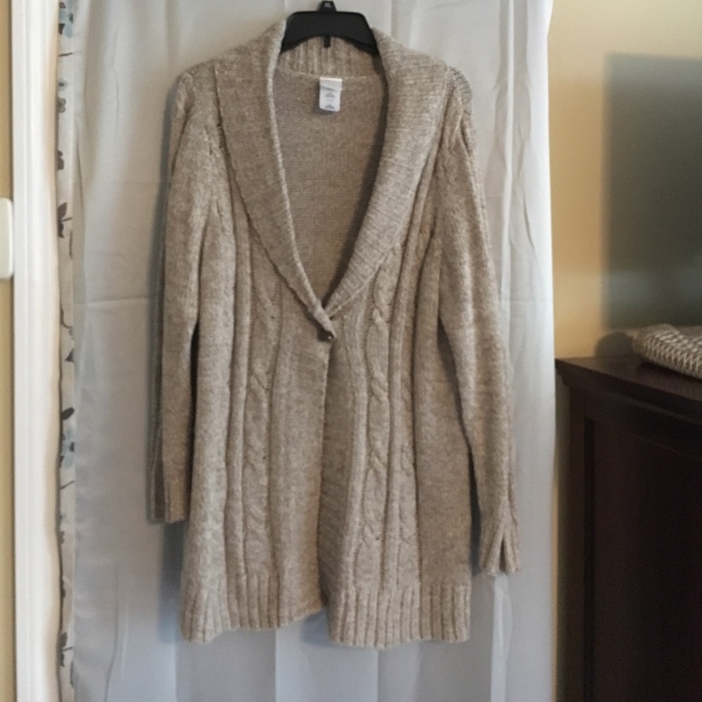 Perfect with a pair of jean, tan Cardigan