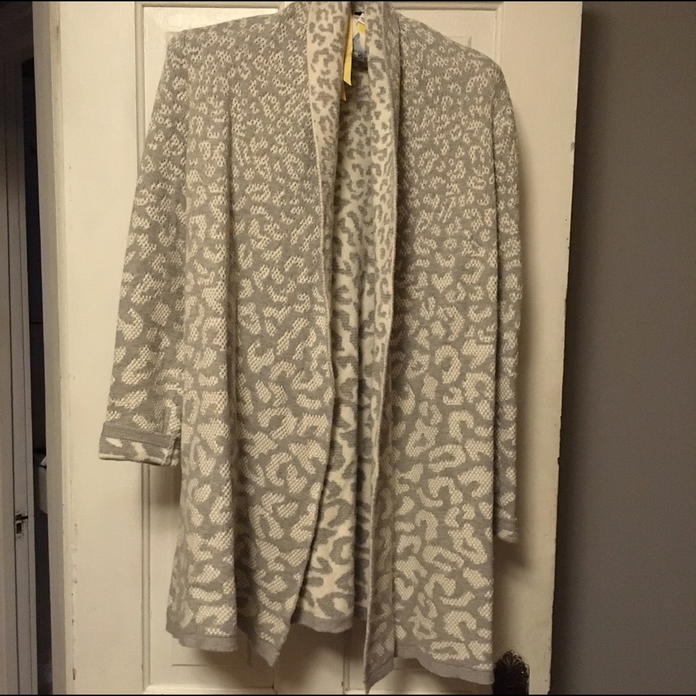 Isaac mizrahi live grey cheetah sweater