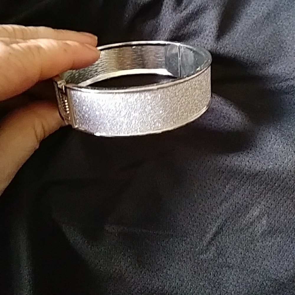 Sparkeling bracelet NWOT