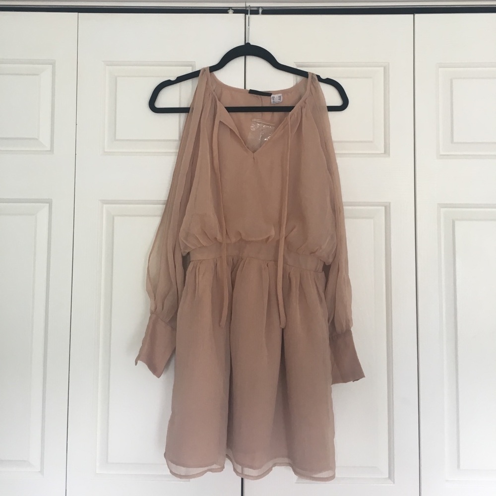 Tan long sleeved dress - Picture 1 of 1