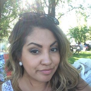 Meet your Posher, Cynthia