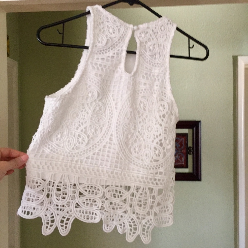 White crochet top🌼 - Picture 2 of 2