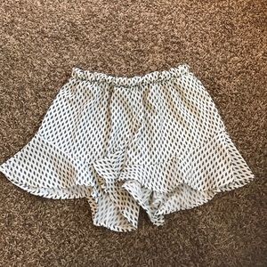 Cute white play shorts