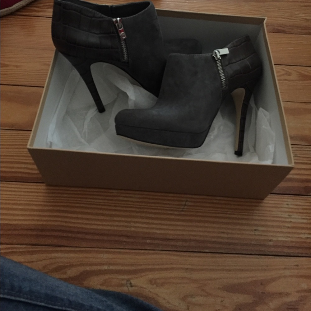 Michael Kors 8.5 dark slate suede York Bootie