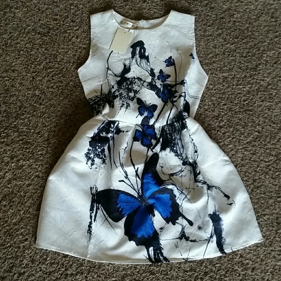 New M/L dress - Picture 1 of 4