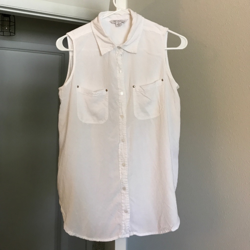 White sleeveless country blouse