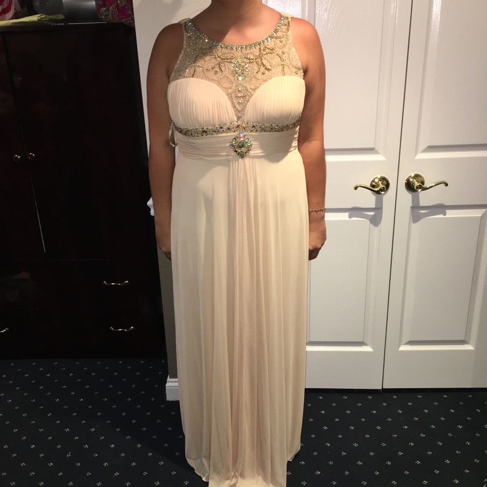 Catchet dress style #55976 color Gold size 16 .