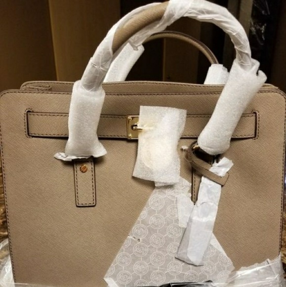 Michael Kors Handbags - AUTHENTIC MICHAEL KORS HAMILTON PURSE