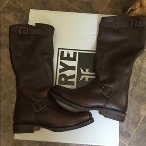 New Woman's size 9 Frye boots
