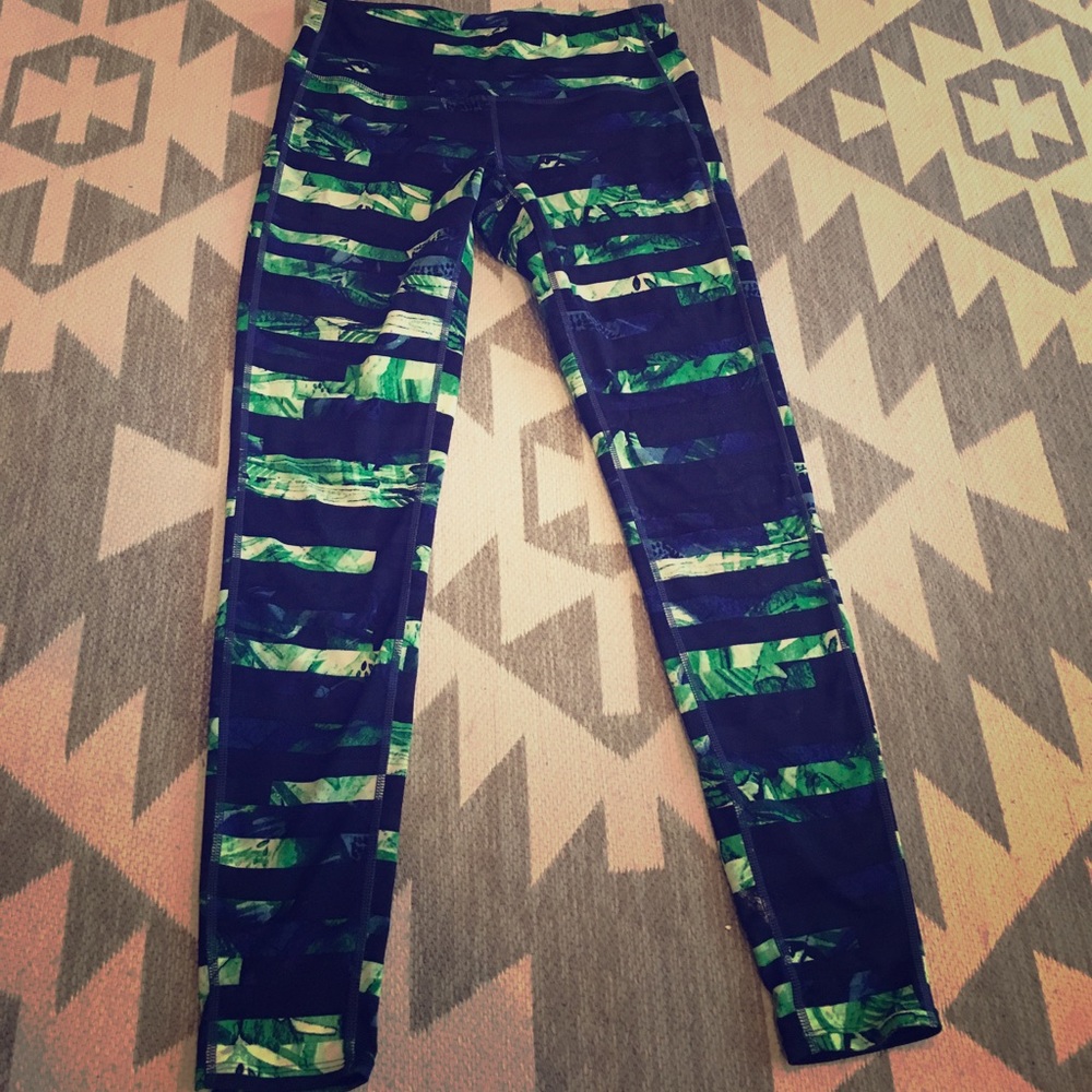 Athleta workout crops