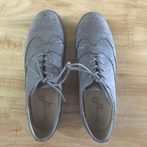 Size 9 Oxford Women's Shoe