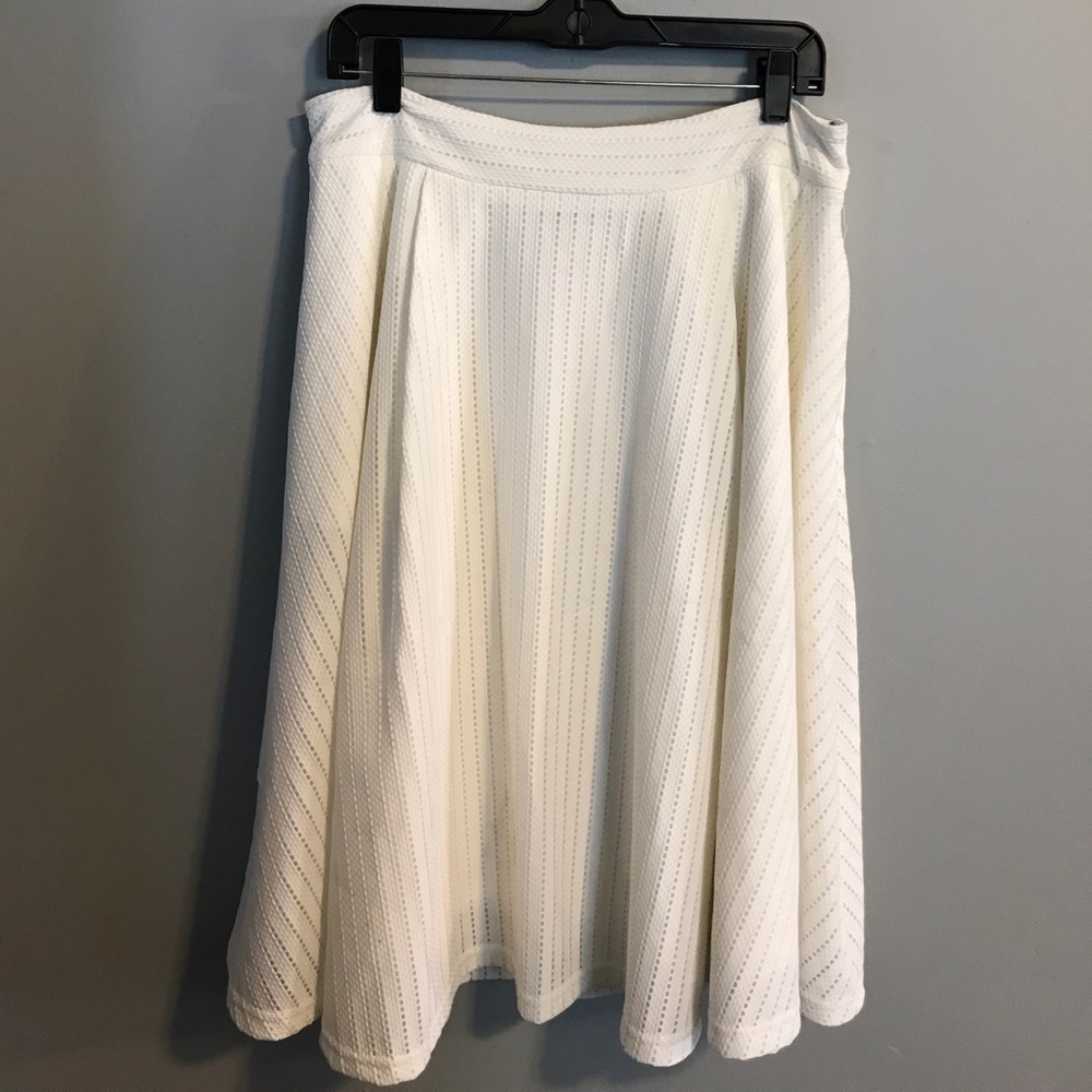 NWT / Eyelet full skirt