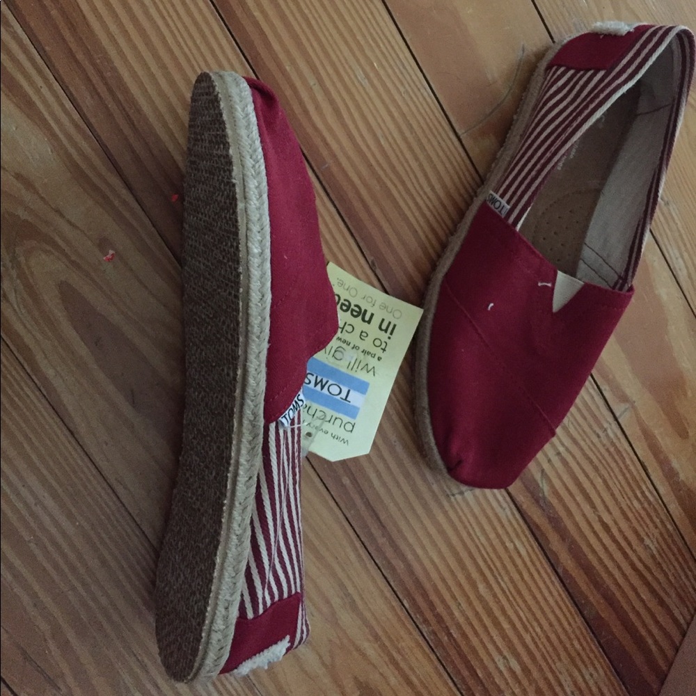 size 8 red stripped classic TOMS