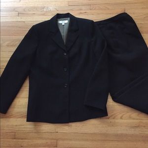 Woman's pant suit