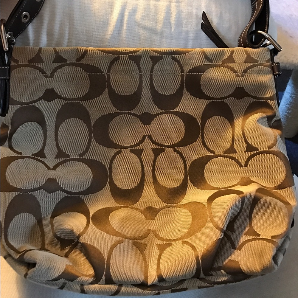 Coach signature hobo bag, excellent condition!!
