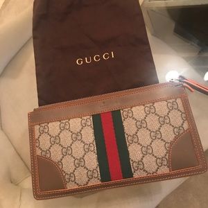 Authentic Gucci wallet/wristlet like new!