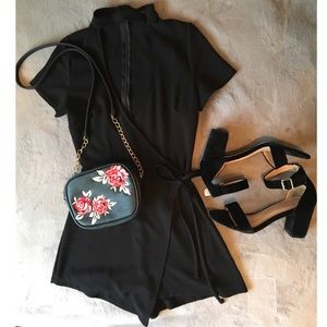 Envlope front choker romper