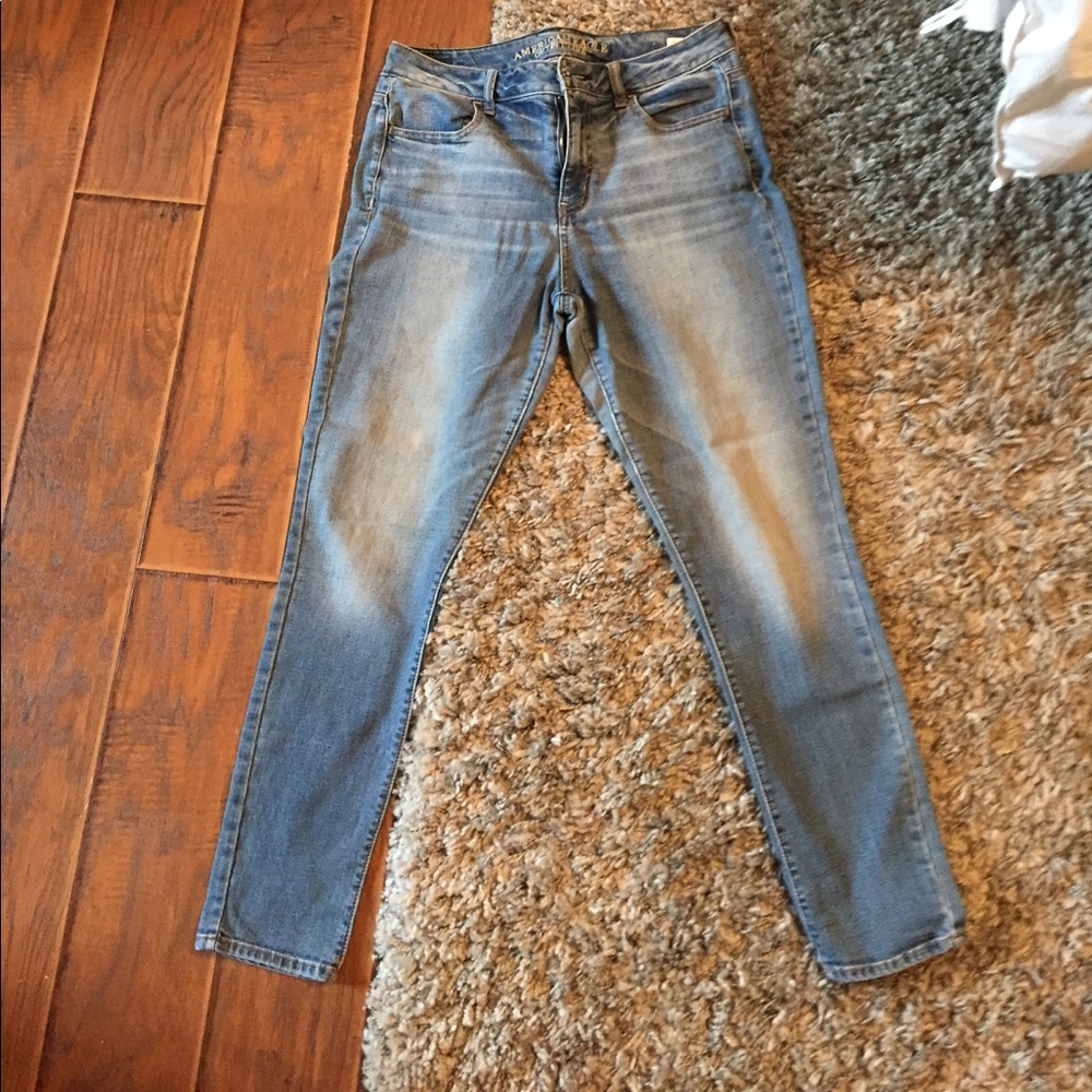 Light wash high rise American Eagle jeans