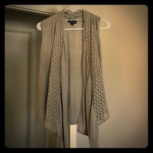 Thin mesh sleeveless sweater