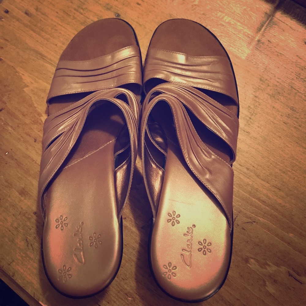 Clarks shoes 8.5. Never worn