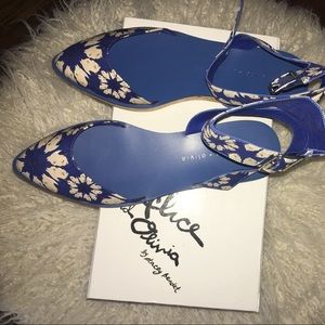 Alice and Olivia Navy Daisy flats! NWT!!