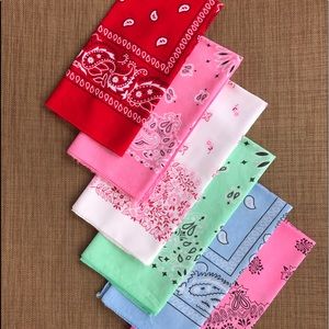 7 Bandanas all different colors