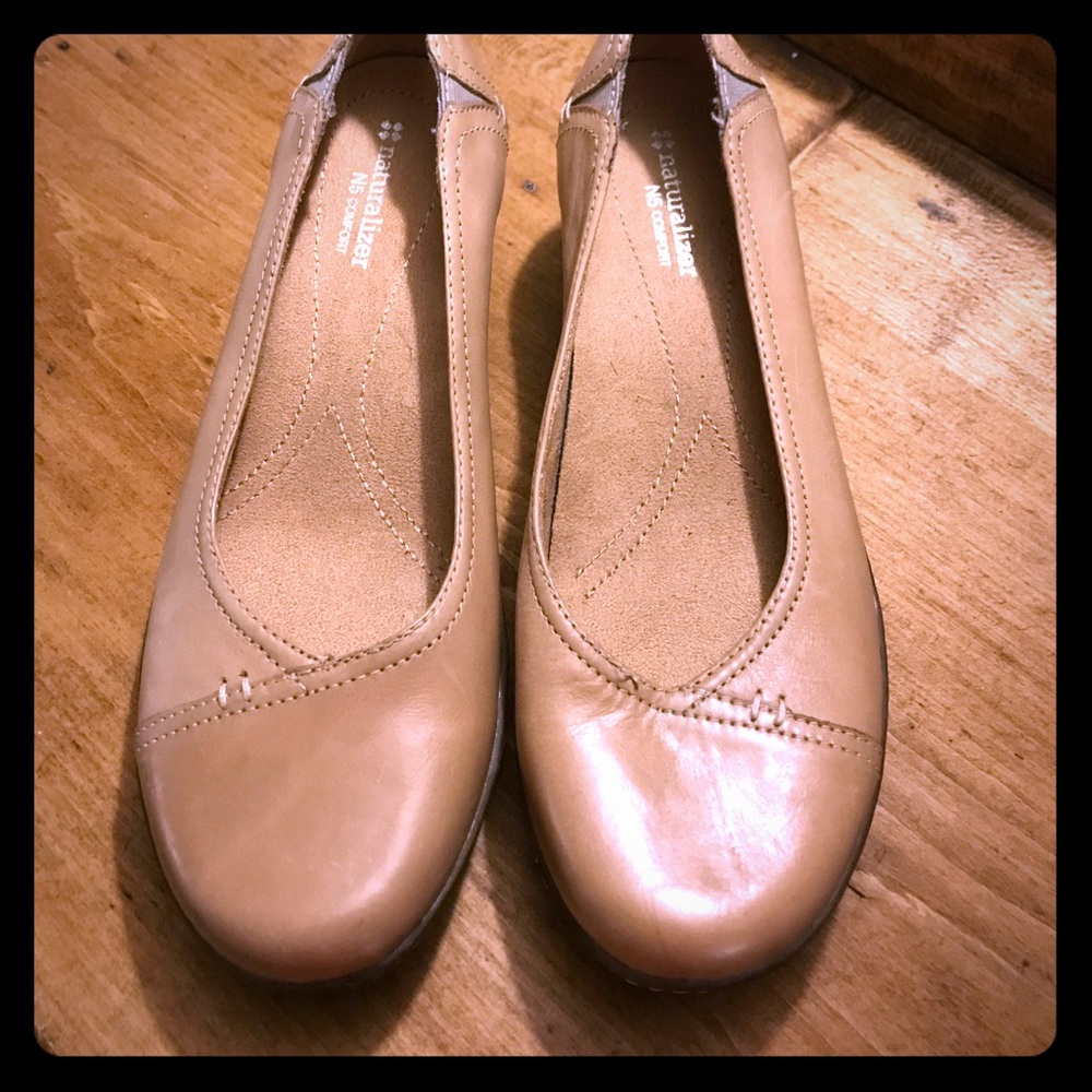 Naturalizer size 8.5 wedge shoes