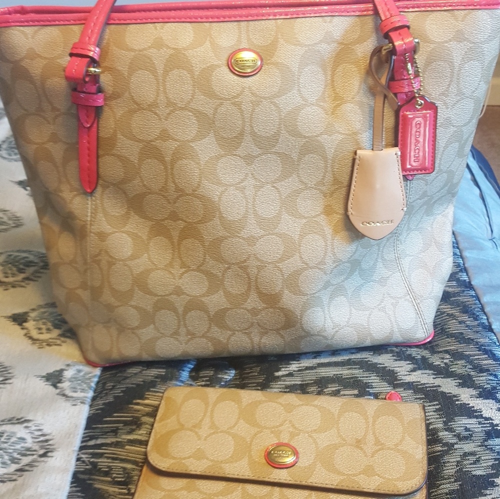 Coach purse with matching wallet! ❤