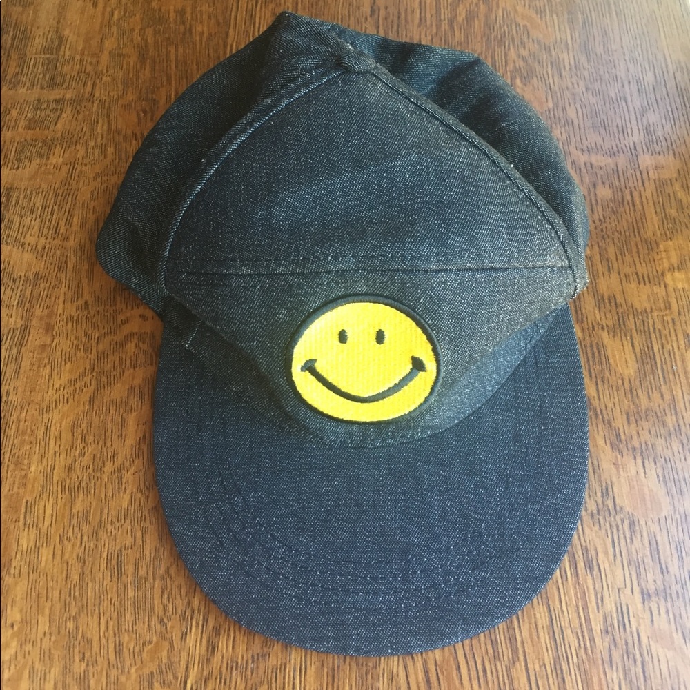 NWOT UO Smiley Face gray jean SnapBack