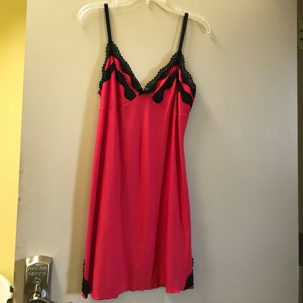 Delicates sleepwear gown. Size Large. New w/o tags