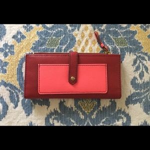 Fossil leather wallet NWT. Adorable, chic.