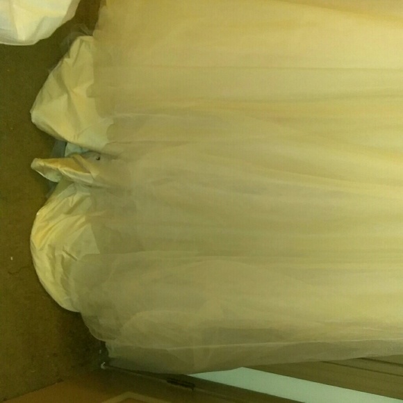 Wedding dress - Picture 3 of 3