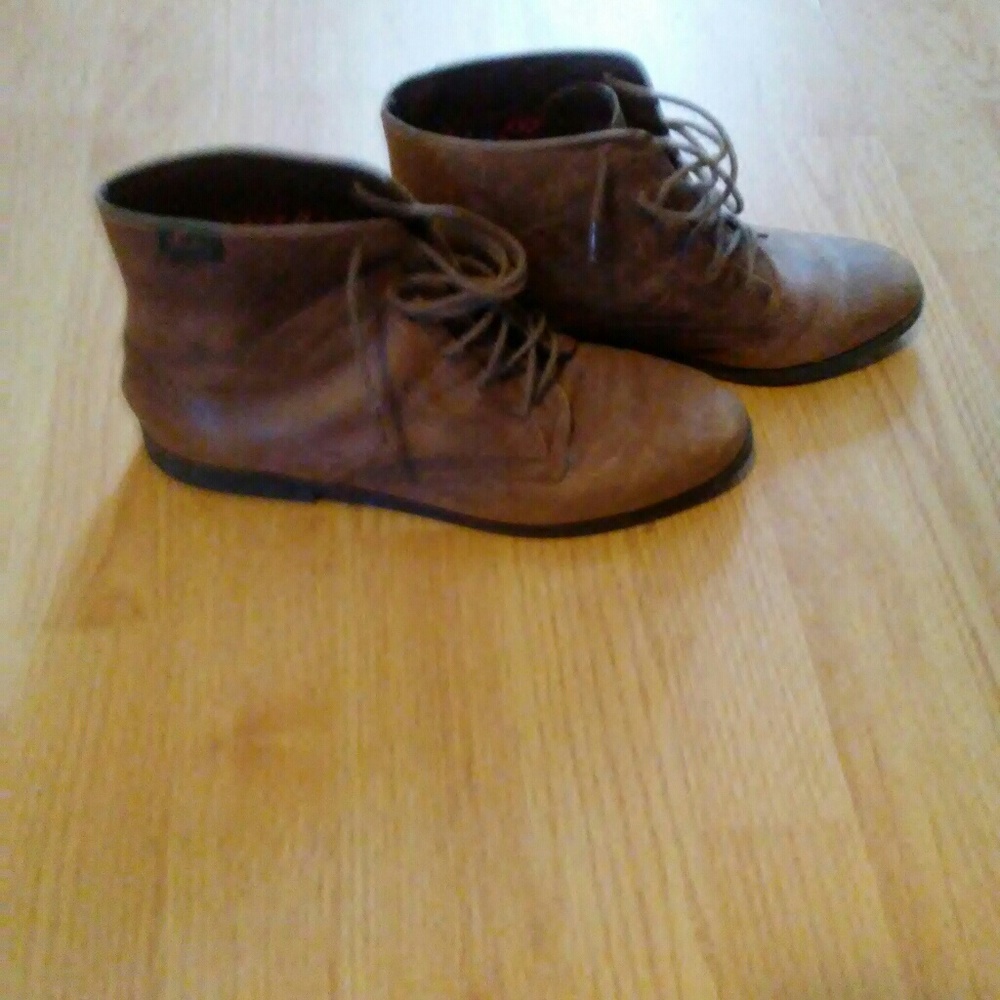 Ladies bass brand shoes