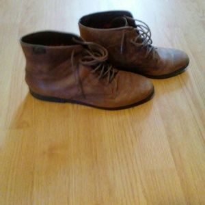 Ladies bass brand shoes