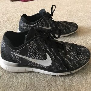 Nike free run tennis shoes size 8