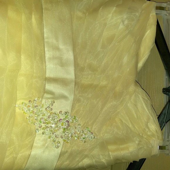 Vintage wedding dress birthday cake - Picture 2 of 4