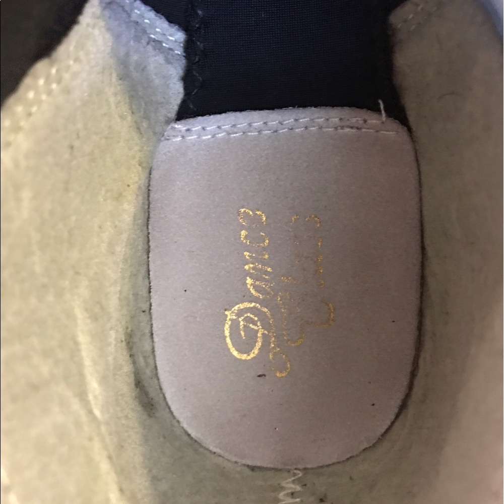 Shoes - Picture 2 of 4
