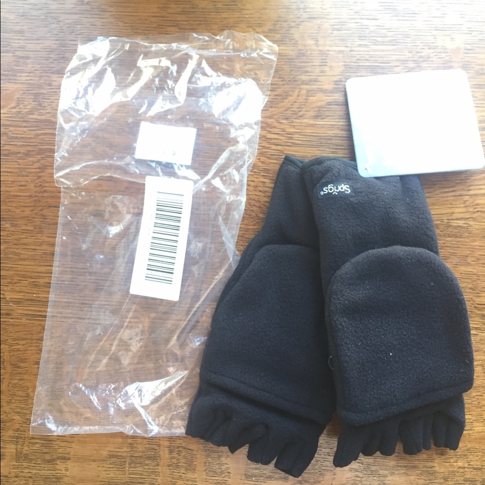 NWT Sprigs Multi Mitts in black