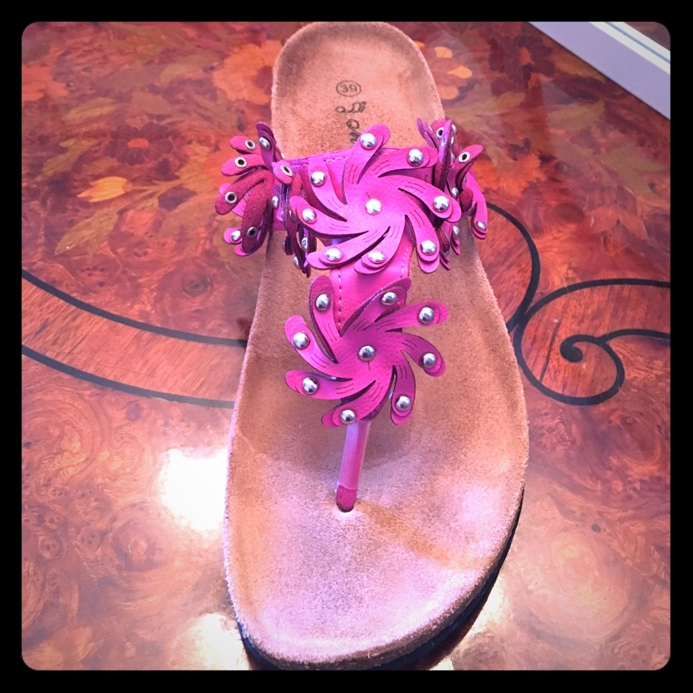 Toe Sandal Fuchsia Great Condition