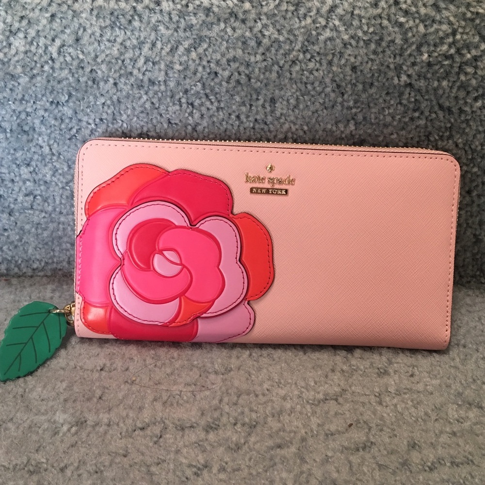 Rambling roses Lacey wallet 🌺🌹