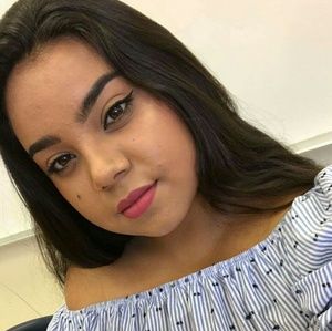 Meet your Posher, Abril