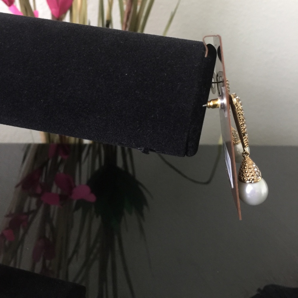 Earring - Picture 4 of 7