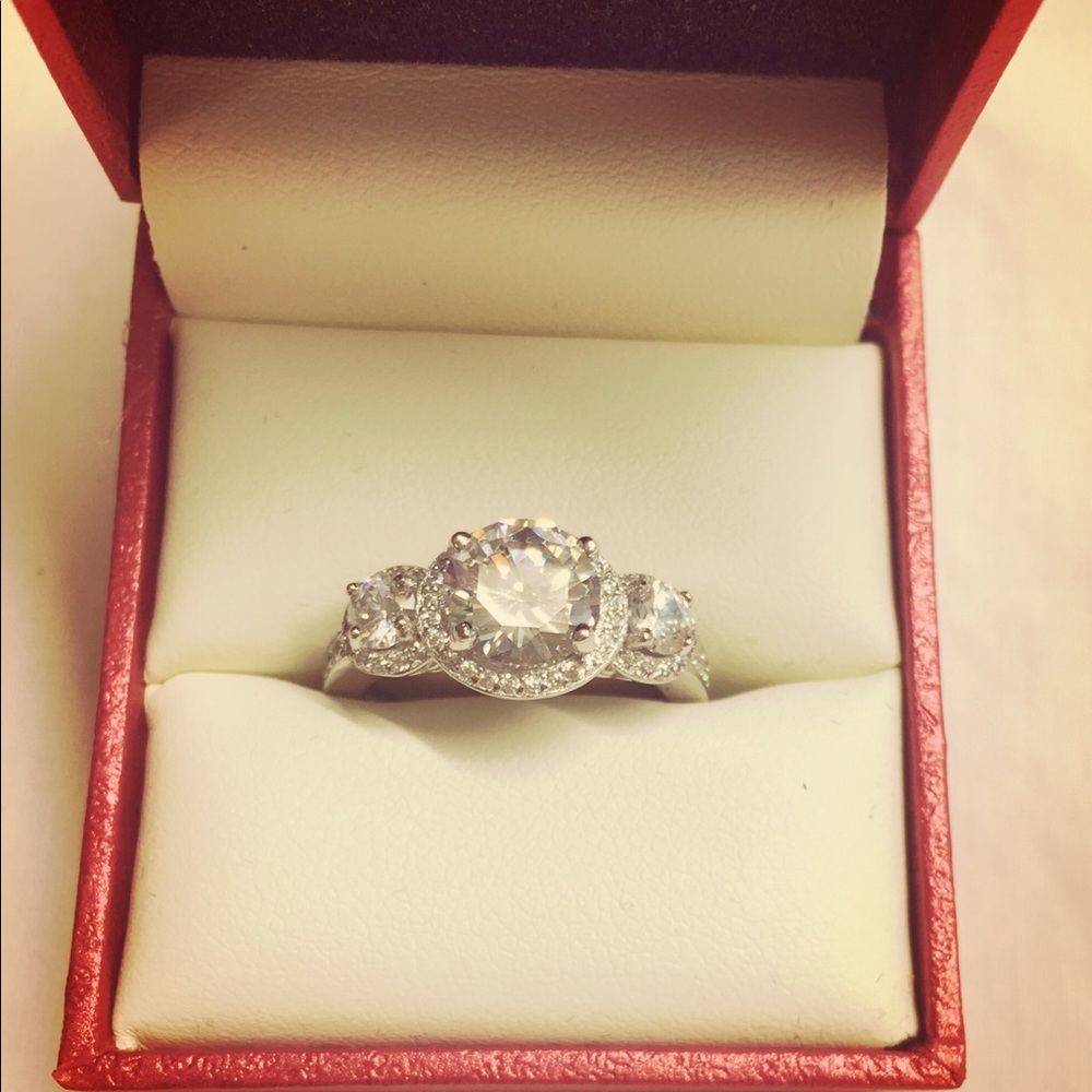 Stunning CZ engagement ring. NEW in box