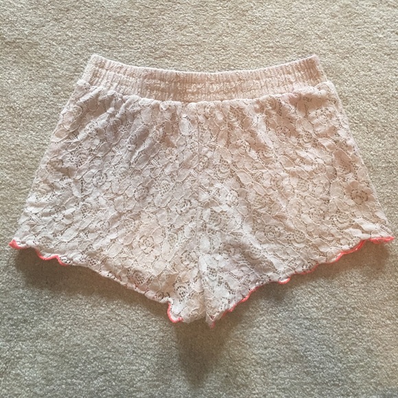 floral cream shorts - Picture 2 of 2