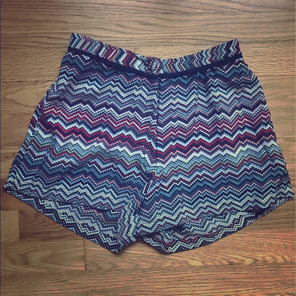 Angie Chevron Patterned Shorts - Picture 1 of 6