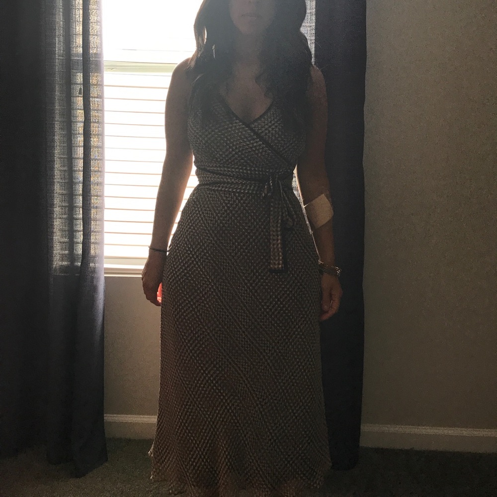 Wrap dress with tie